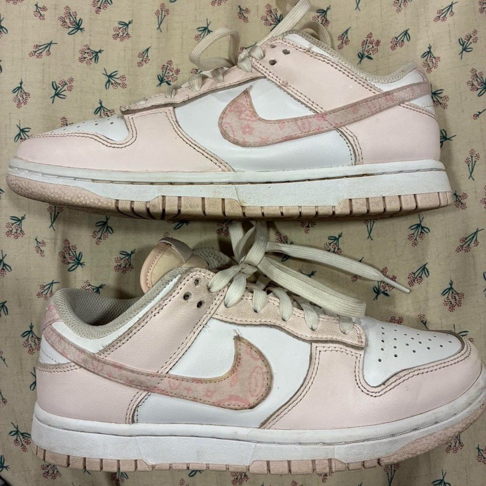 Nike Women’s Dunk Low 'Pink Paisley' Size 7 Used